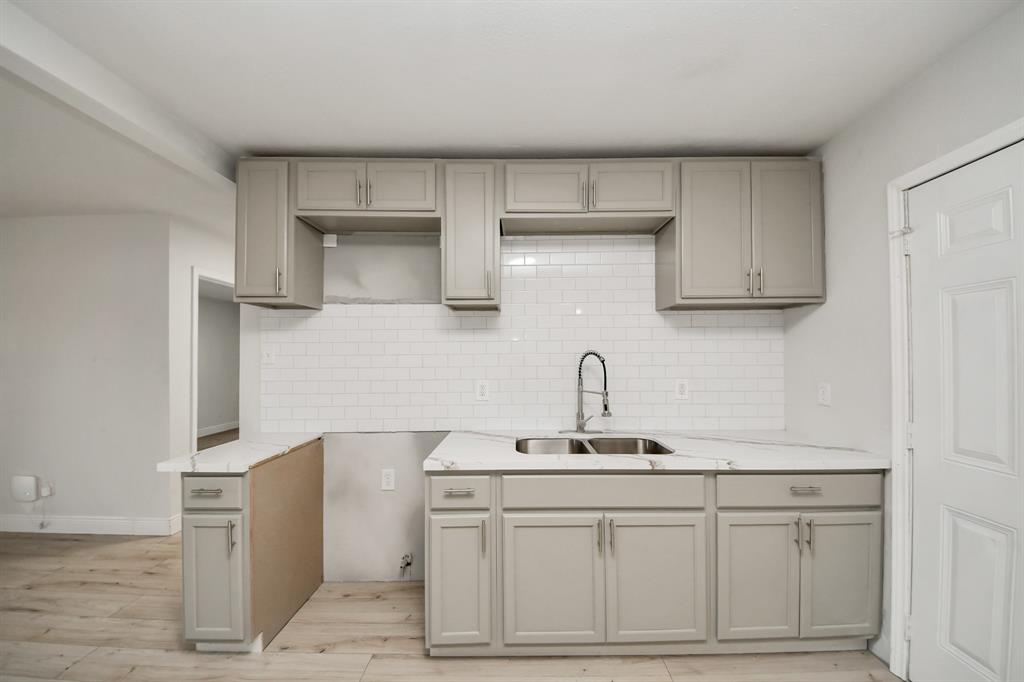 8014 Crestview Drive, Houston, Texas image 15