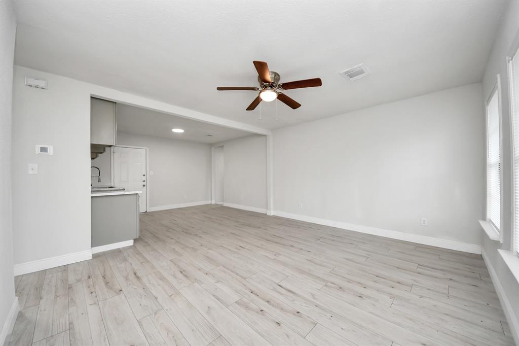 8014 Crestview Drive, Houston, Texas image 10
