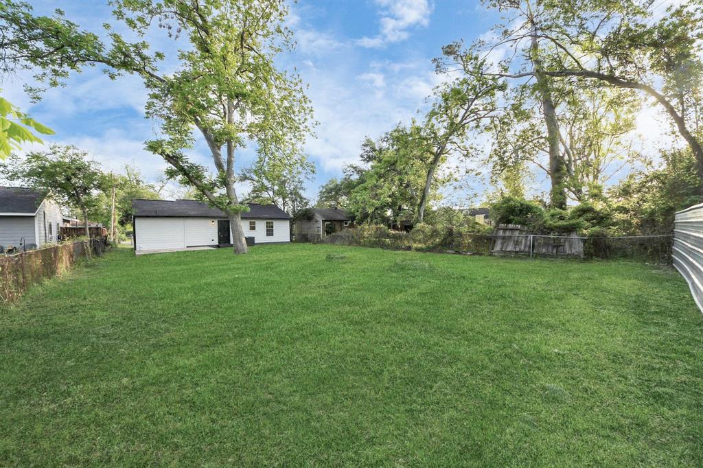8014 Crestview Drive, Houston, Texas image 7