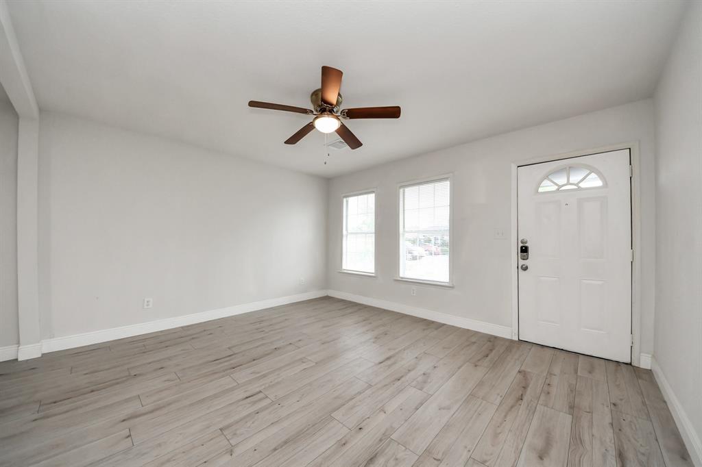 8014 Crestview Drive, Houston, Texas image 12