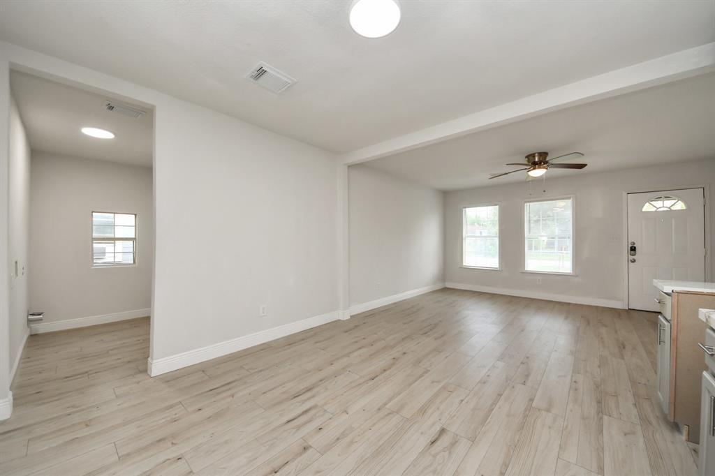 8014 Crestview Drive, Houston, Texas image 14