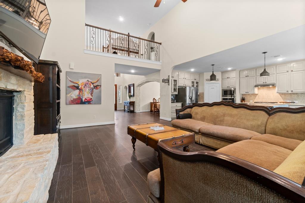 2077 Brookmont Drive, Conroe, Texas image 7