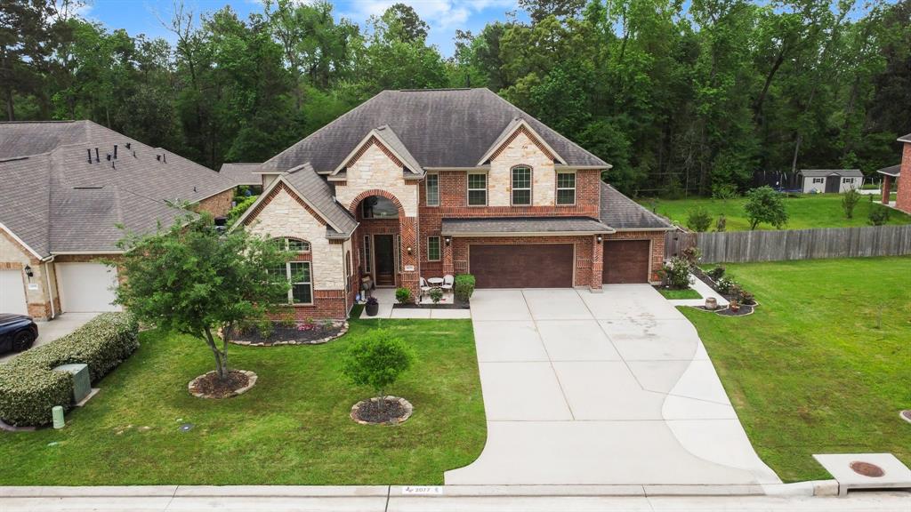 2077 Brookmont Drive, Conroe, Texas image 2