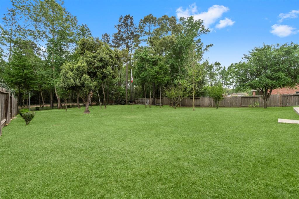 2077 Brookmont Drive, Conroe, Texas image 28