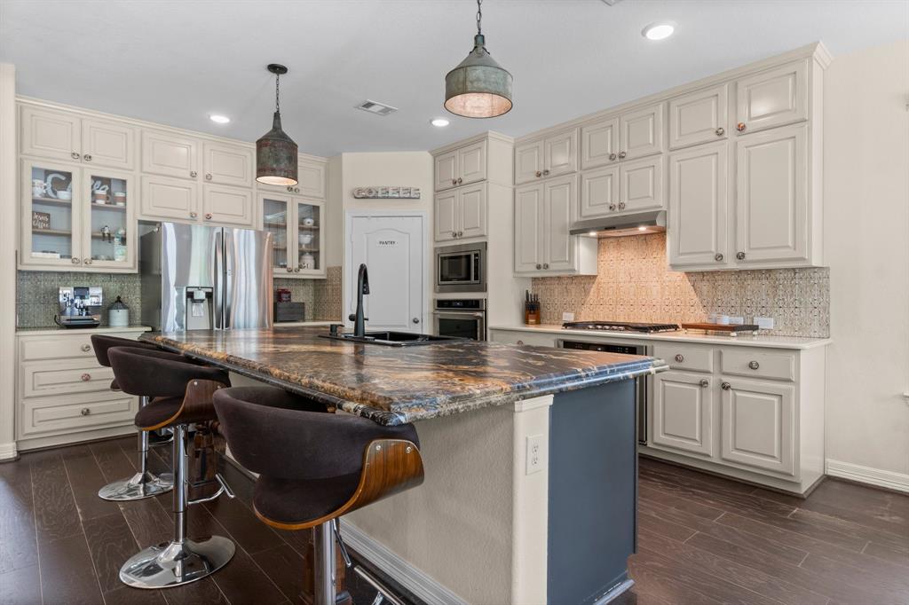 2077 Brookmont Drive, Conroe, Texas image 10
