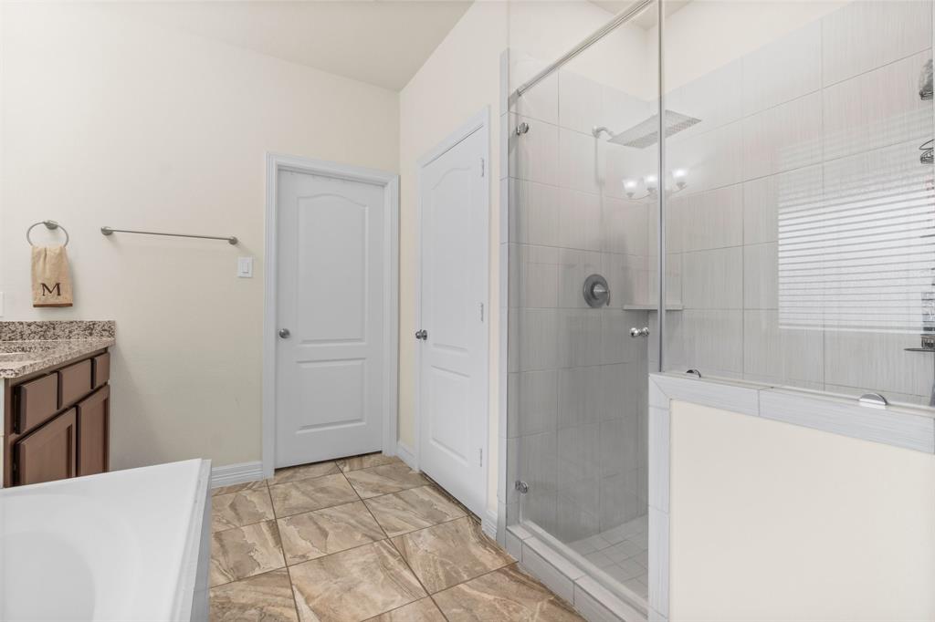 2077 Brookmont Drive, Conroe, Texas image 18