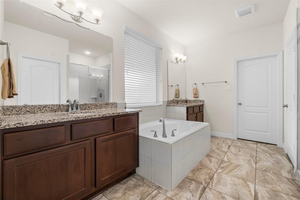 2077 Brookmont Drive, Conroe, Texas image 17