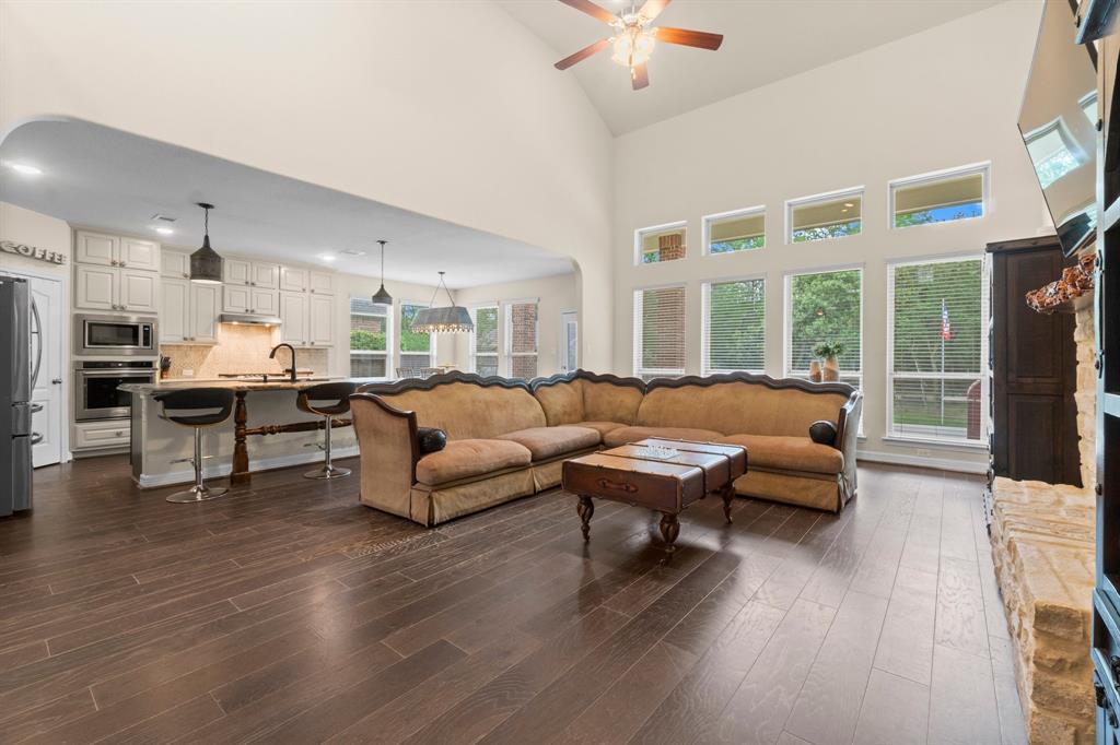 2077 Brookmont Drive, Conroe, Texas image 9