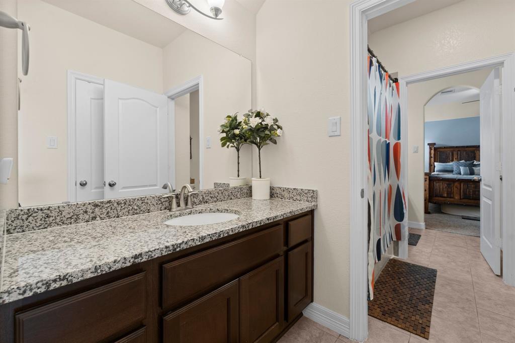 2077 Brookmont Drive, Conroe, Texas image 24