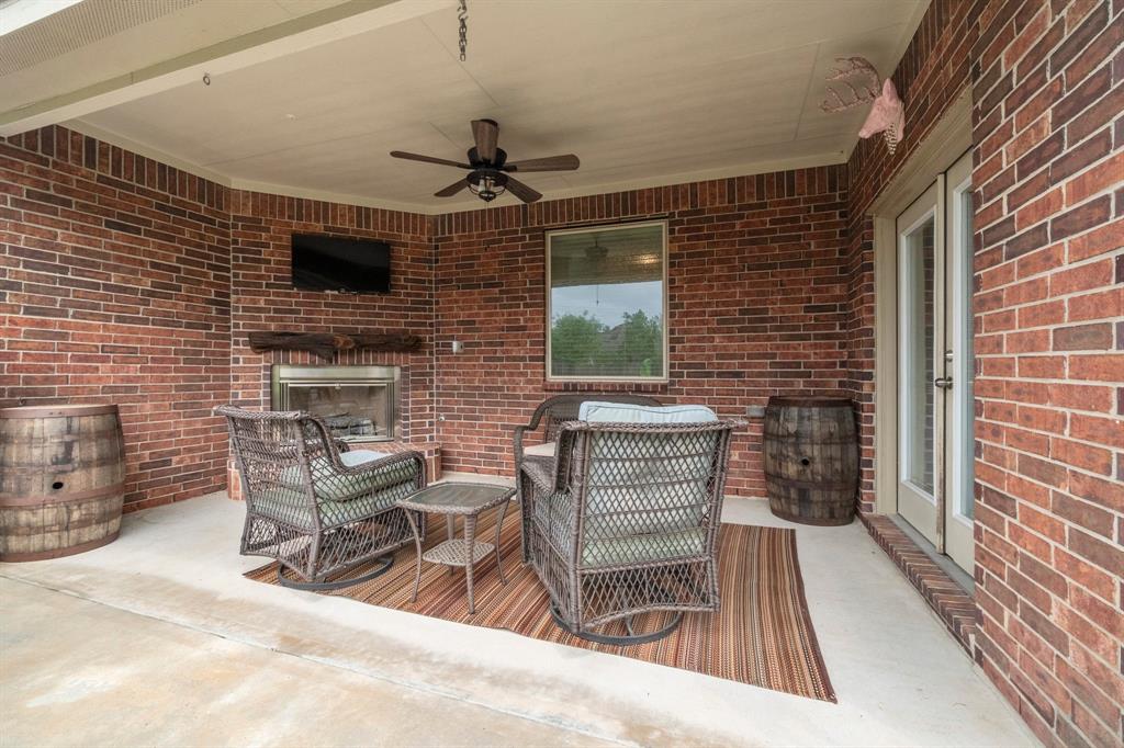 2077 Brookmont Drive, Conroe, Texas image 16