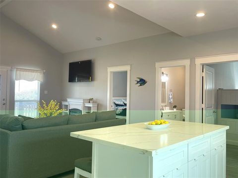 Single Family Residence in Crystal Beach TX 952 Sandollar 12.jpg