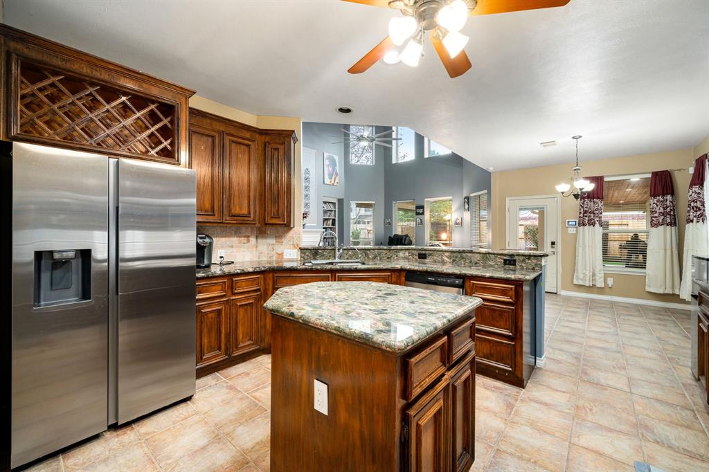 7619 Limber Bough Drive, Humble, Texas image 12