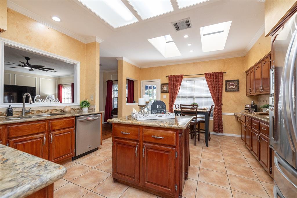 15927 Viney Creek Drive, Houston, Texas image 17