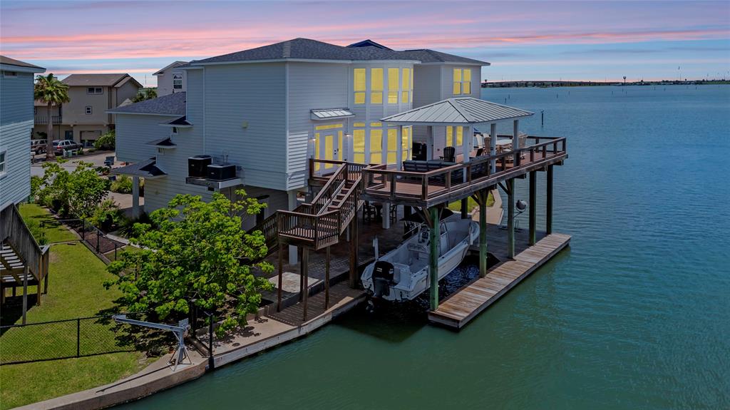 1303 Outrigger