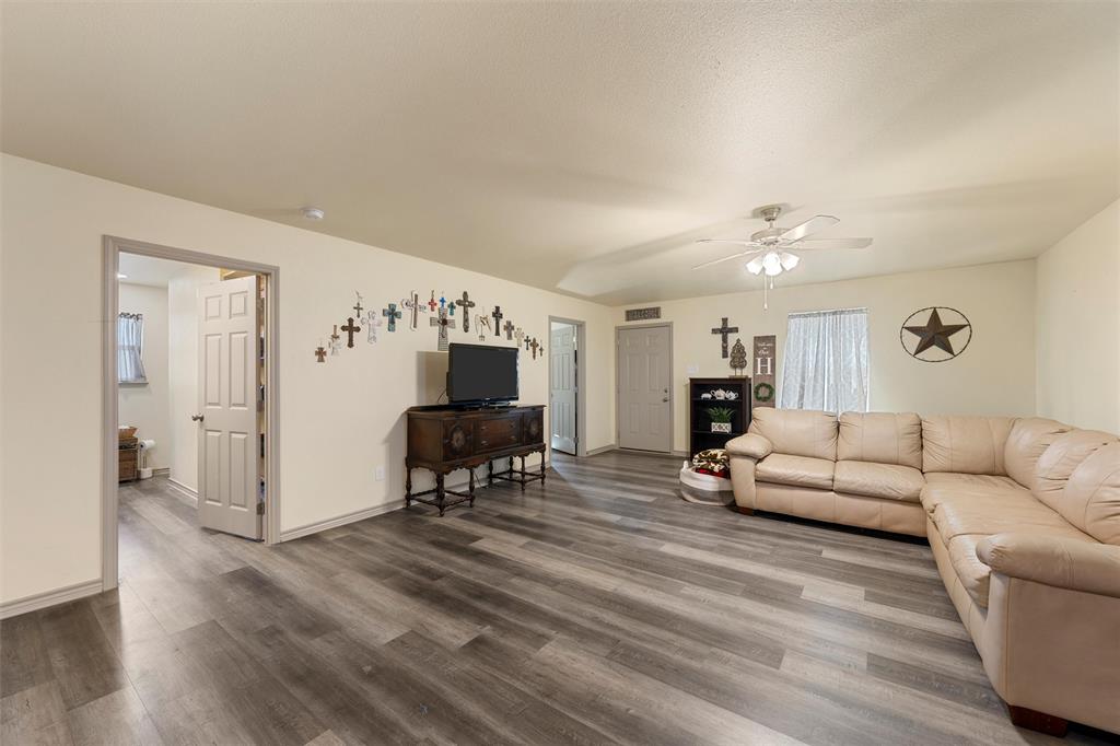 736 County Road 478, Lott, Texas image 3