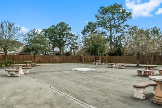 8123 Cove Timbers Lane, Tomball, Texas image 38