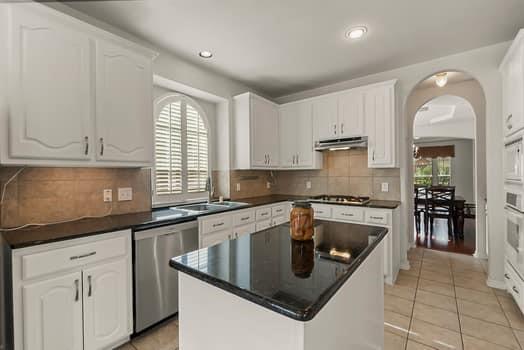 8123 Cove Timbers Lane, Tomball, Texas image 13