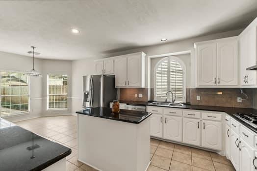 8123 Cove Timbers Lane, Tomball, Texas image 11