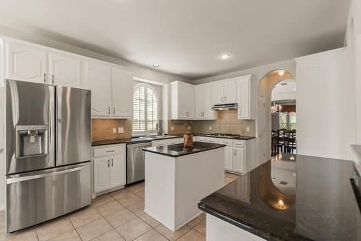 8123 Cove Timbers Lane, Tomball, Texas image 12