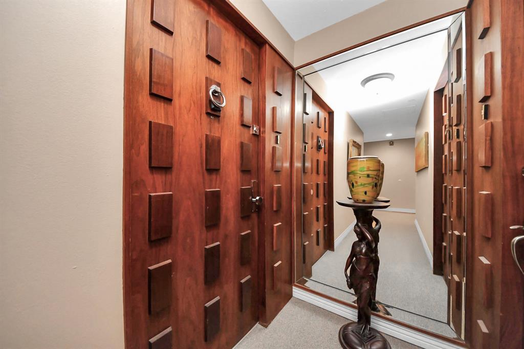 5050 Woodway Drive #7L, Houston, Texas image 2