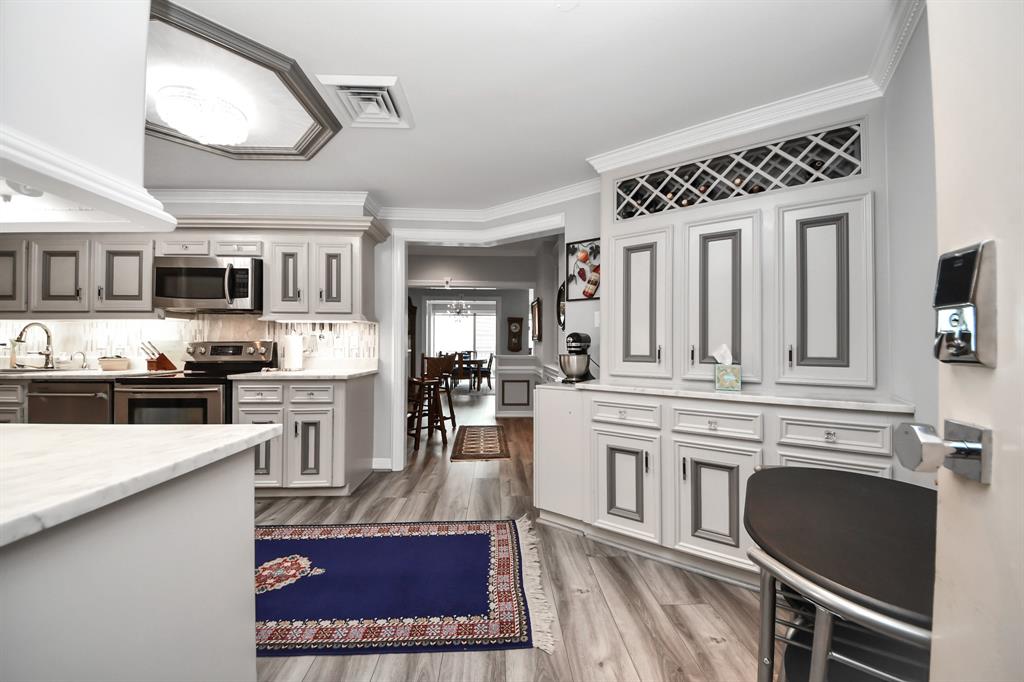5050 Woodway Drive #7L, Houston, Texas image 3