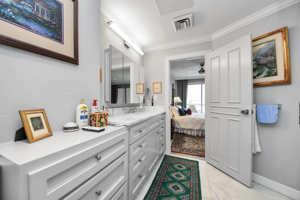 5050 Woodway Drive #7L, Houston, Texas image 22