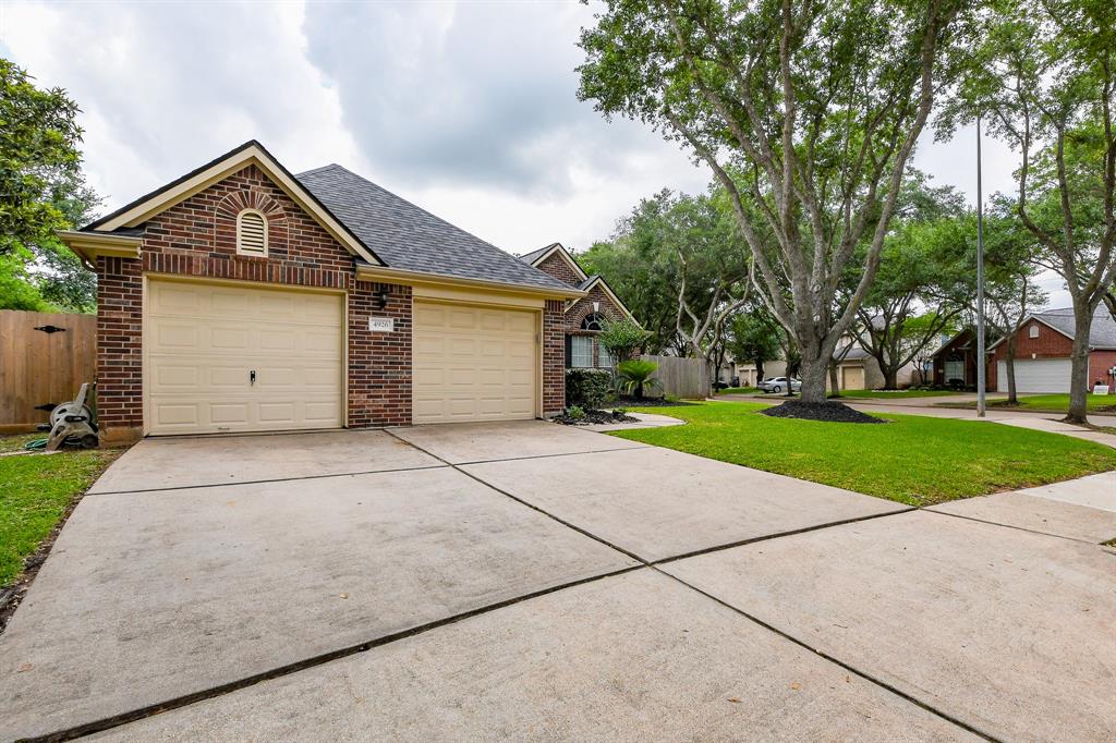 4926 Knights Branch Drive, Sugar Land, Texas image 32