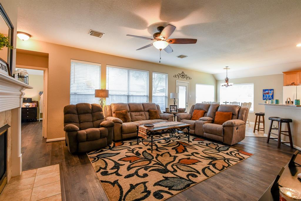4926 Knights Branch Drive, Sugar Land, Texas image 9