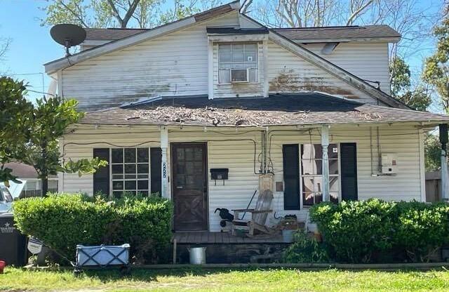 222 E Southland Avenue, Alvin, Texas image 1