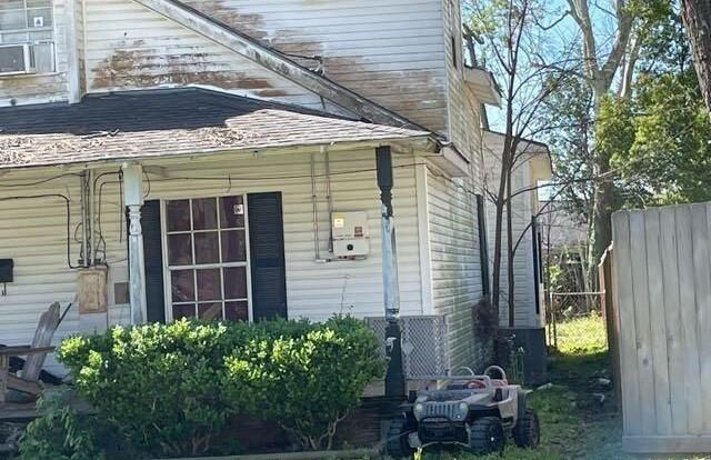 222 E Southland Avenue, Alvin, Texas image 2