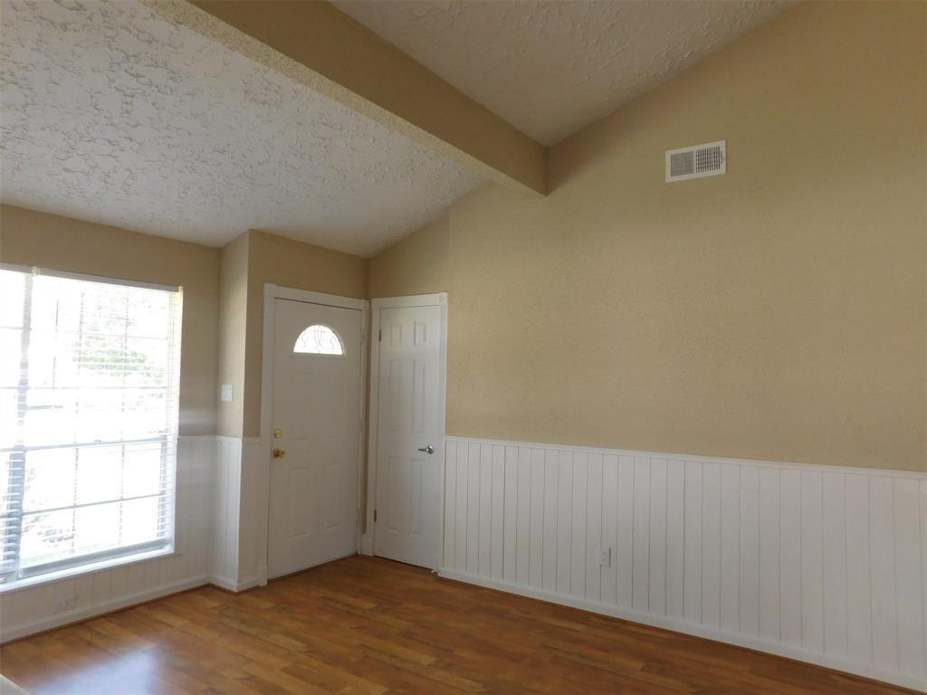 17002 Rippling Mill Drive, Sugar Land, Texas image 3