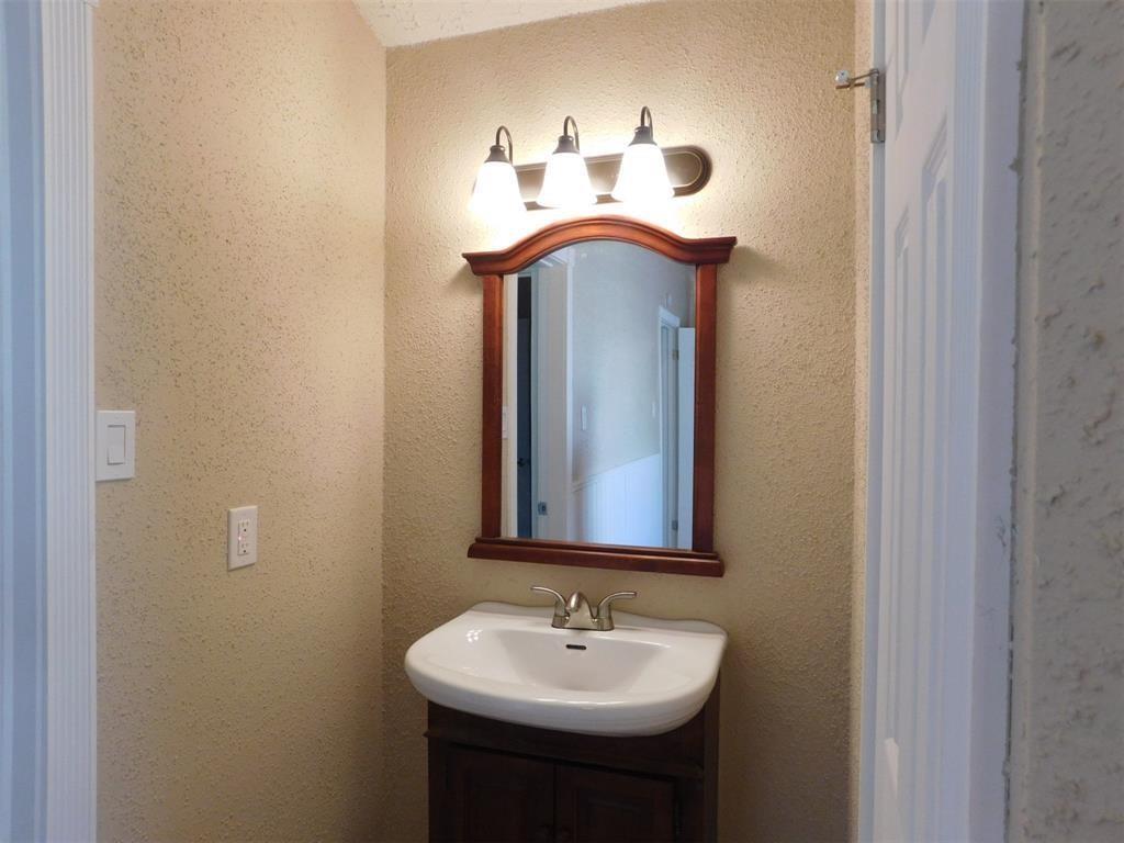 17002 Rippling Mill Drive, Sugar Land, Texas image 8