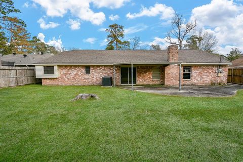 Single Family Residence in Shenandoah TX 527 Rosewood Drive 49.jpg