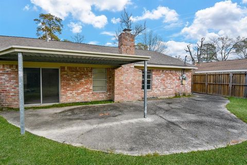 Single Family Residence in Shenandoah TX 527 Rosewood Drive 45.jpg