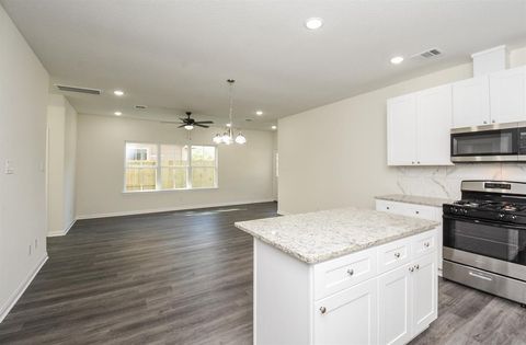 Single Family Residence in Houston TX 2822 Pine Estate Lane 11.jpg