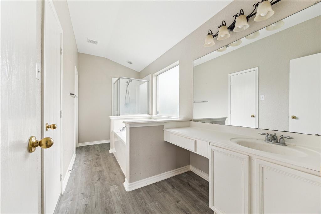 7901 Fallen Oak Lane, Texas City, Texas image 10