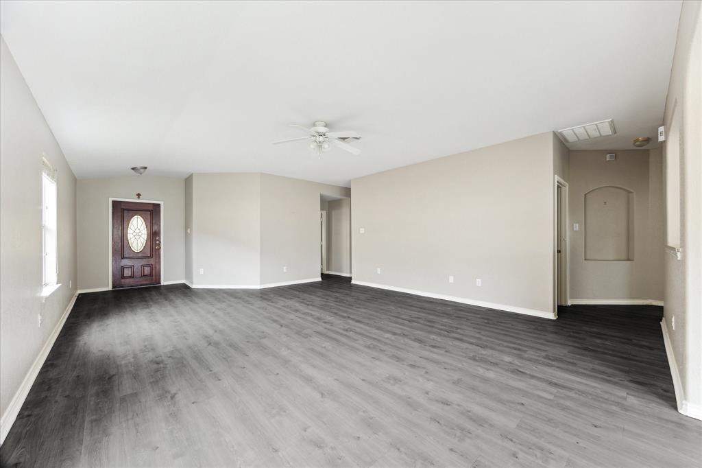 7901 Fallen Oak Lane, Texas City, Texas image 3