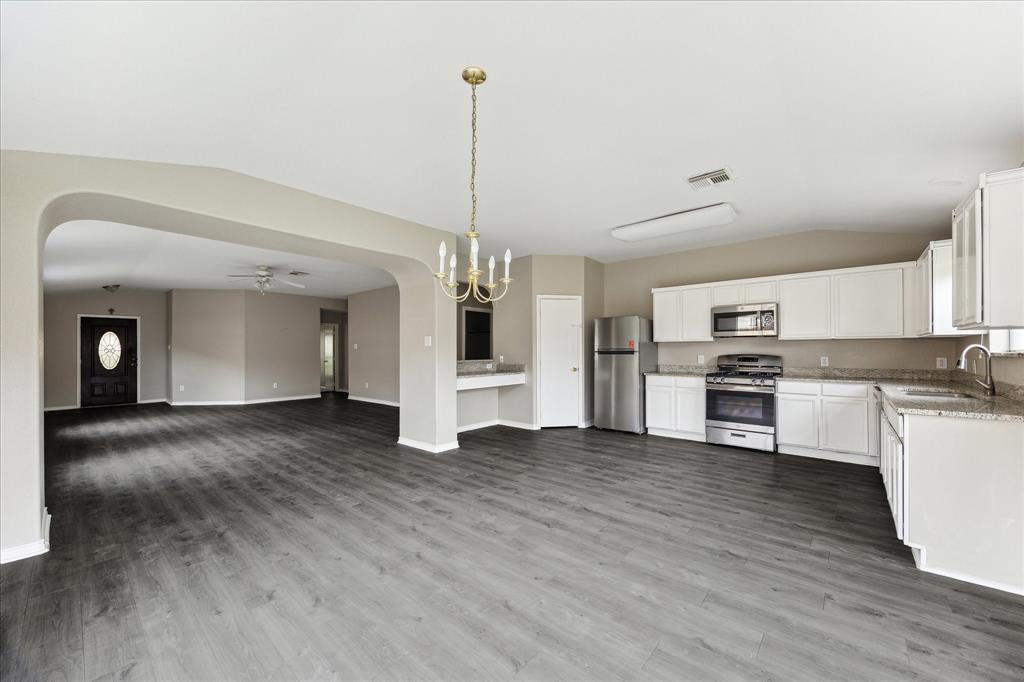7901 Fallen Oak Lane, Texas City, Texas image 5