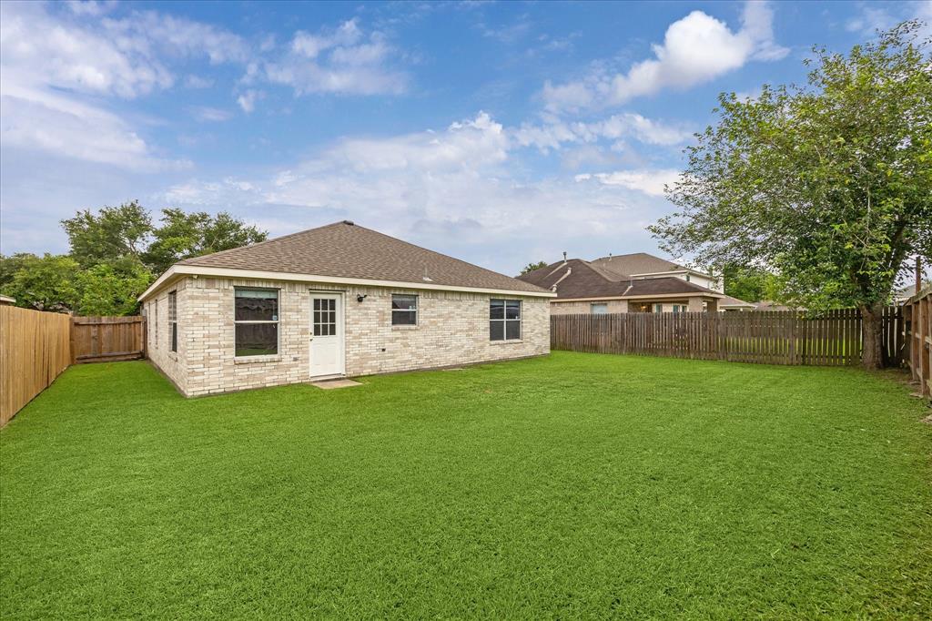 7901 Fallen Oak Lane, Texas City, Texas image 15