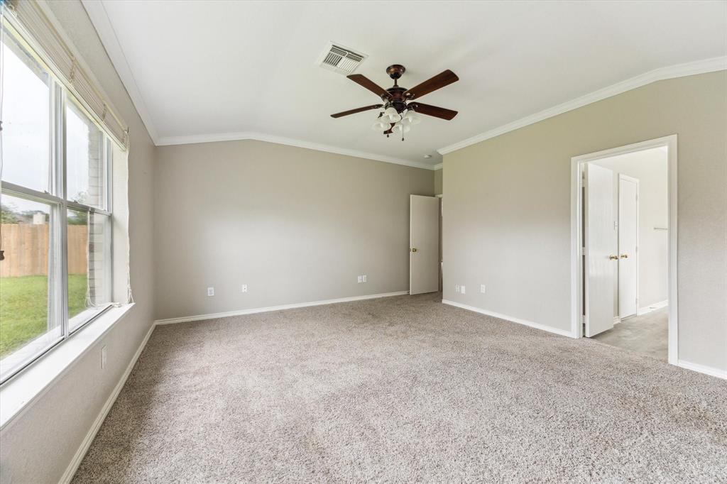 7901 Fallen Oak Lane, Texas City, Texas image 8