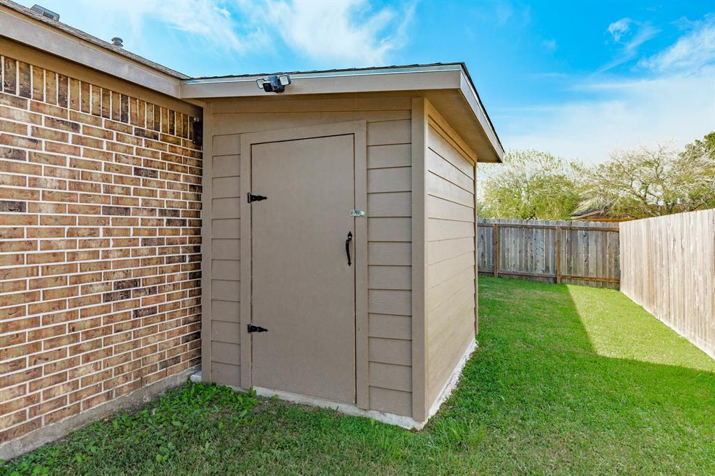 2539 Turberry Drive, West Columbia, Texas image 9