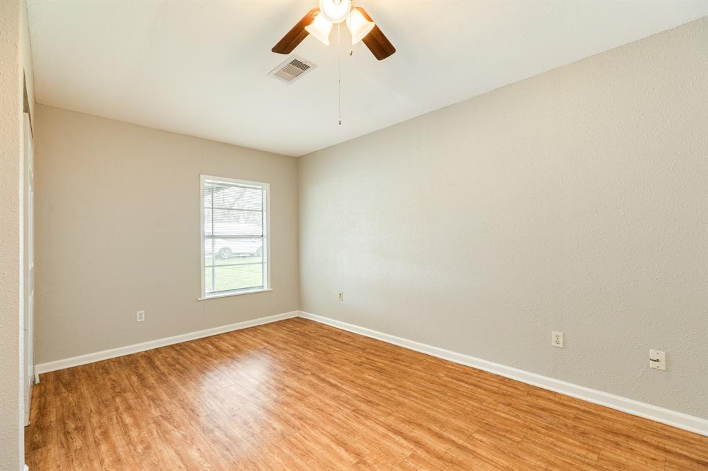815 Akers Street, Angleton, Texas image 15