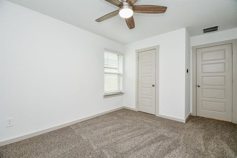 A home in Rosharon