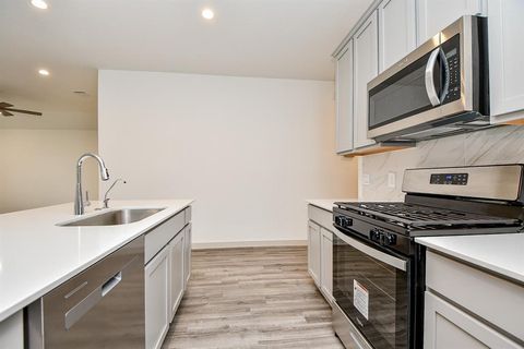 A home in Rosharon