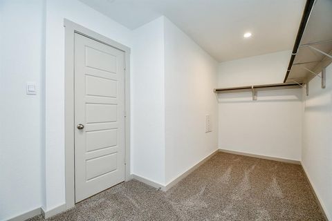 A home in Rosharon