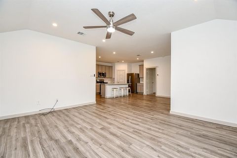 A home in Rosharon