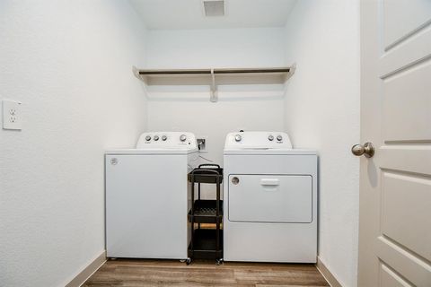 A home in Rosharon