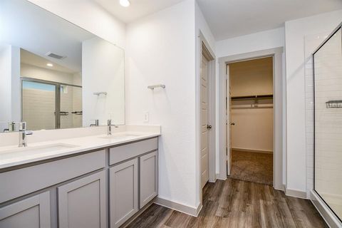 A home in Rosharon