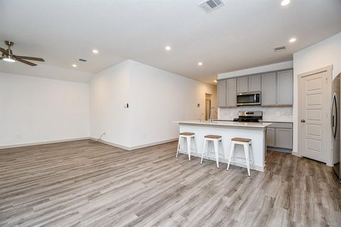A home in Rosharon