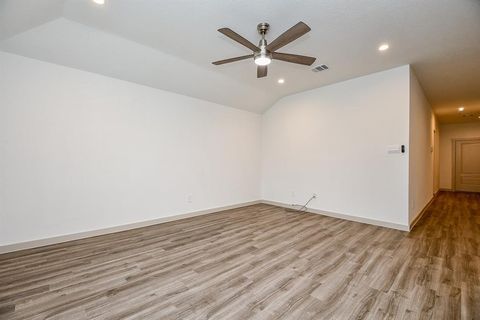A home in Rosharon